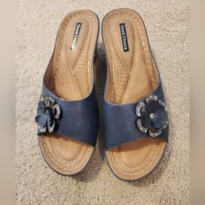 Good Choice Women's Navy Floral Wedge Mules Lightweight New Size 8.5 Boho Retro